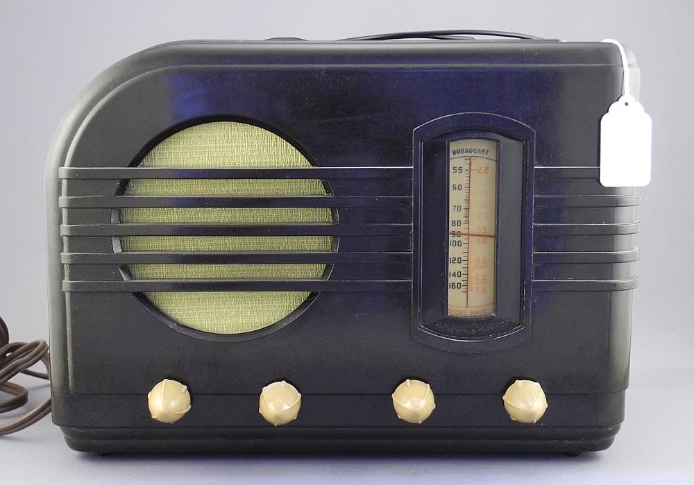 Vintage Gerval Electric Bakelite Radio with Bluetooth Connection, 9 1/8"h.: Vintage Gerval Electric Bakelite Radio with Bluetooth Connection, 9 1/8"h.