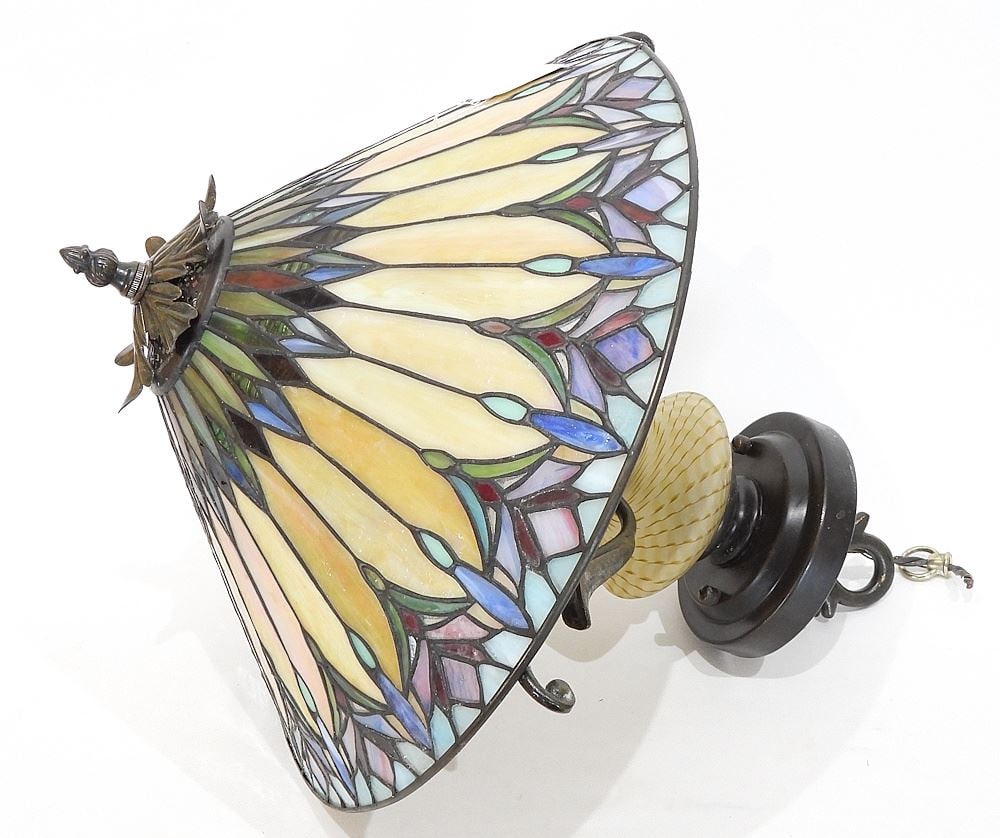 Quoizel Inc. Leaded Glass Pendant Ceiling Fixture, 16" Diameter.: Quoizel Inc. Leaded Glass Pendant Ceiling Fixture, 16" Diameter.