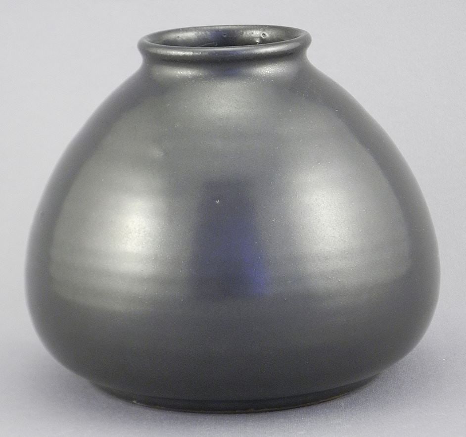 Black Glazed Pottery Vase Monogrammed JG (Jan Grove) Victoria Canada, 4 1/4"h.: Black Glazed Pottery Vase Monogrammed JG (Jan Grove) Victoria Canada, 4 1/4"h.