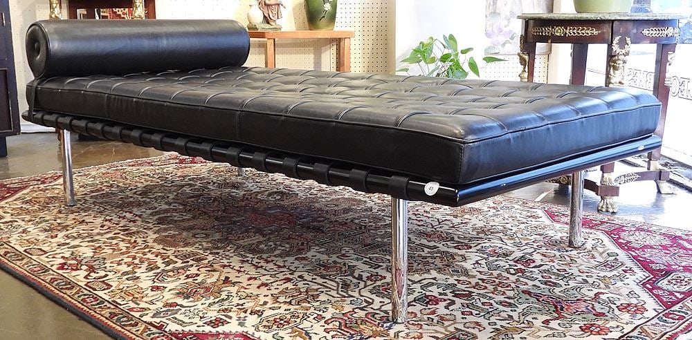 Contemporary Barcelona Style Daybed.: Contemporary Barcelona Style Daybed.