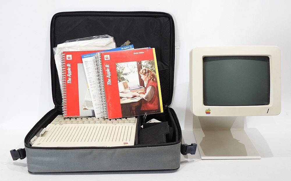 Apple II C Computer System with Original Manuals.: Apple II C Computer System with Original Manuals.