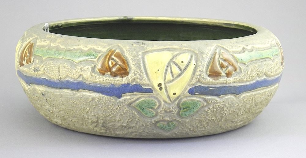 Roseville "Mostique" Low Bowl, 9" Diameter.: Roseville "Mostique" Low Bowl, 9" Diameter.