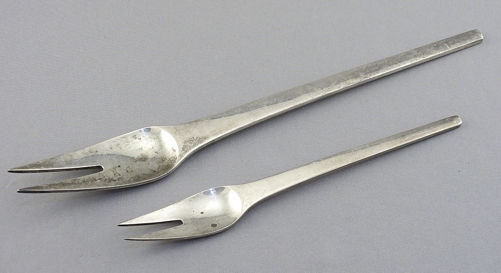 Two Georg Jensen Hallmarked Silver Forks, 5 7/8 & 8 1/4"L, 84.6g.: Two Georg Jensen Hallmarked Silver Forks, 5 7/8 & 8 1/4"L, 84.6g.