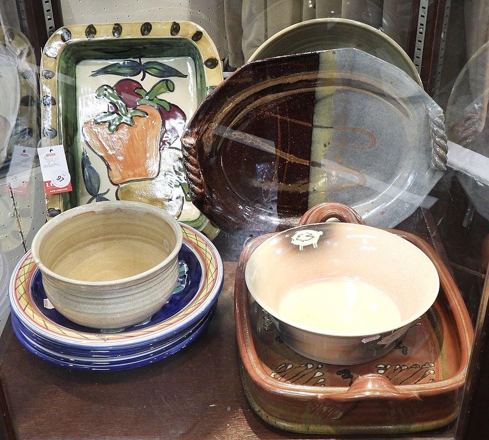 Collection of Stoneware Casseroles & Domestic Dishes, Large: Collection of Stoneware Casseroles & Domestic Dishes, Large