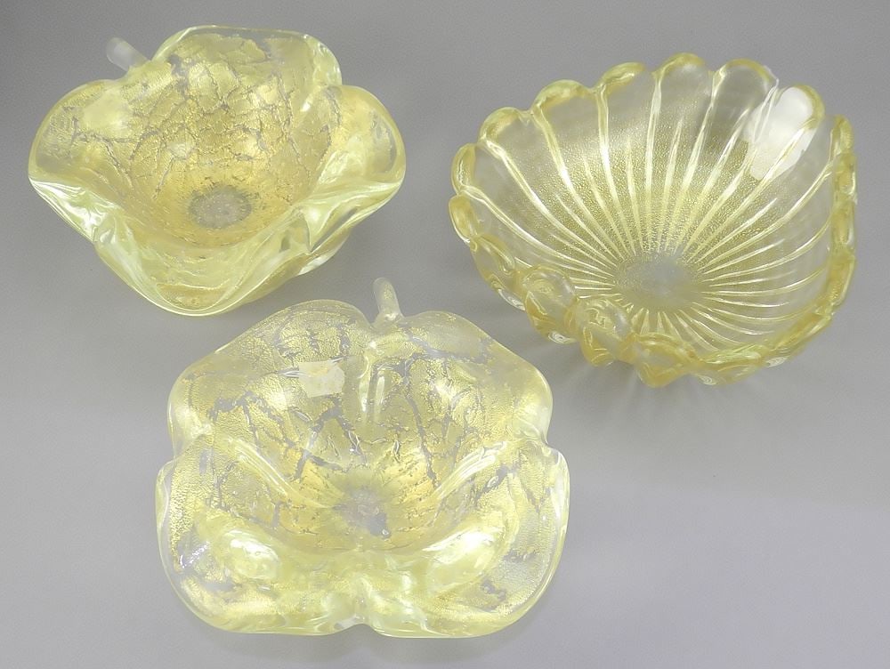 Three Murano Glass Gold Leaf Dishes, 6-7"w.: Three Murano Glass Gold Leaf Dishes, 6-7"w.
