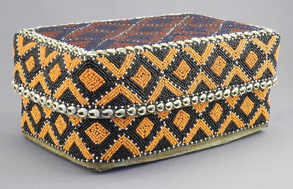Balinese Beaded Storage Box, 4 1/2 x 10 x 6 1/2" (shells noted).: Balinese Beaded Storage Box, 4 1/2 x 10 x 6 1/2" (shells noted).