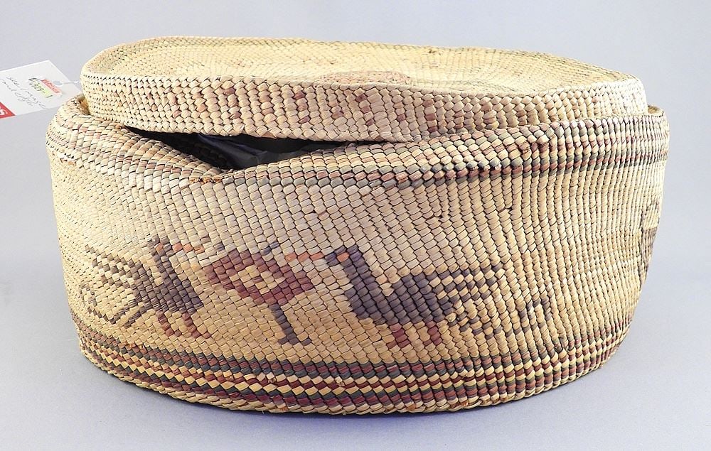 Nuu-Chah-Nulth Knob-Top Basket, 5 1/2 x 12" Diameter.: Nuu-Chah-Nulth Knob-Top Basket, 5 1/2 x 12" Diameter.