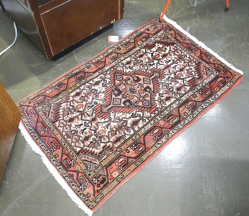 Hand Knotted Persian Mat, 2'7" x 4'4".: Hand Knotted Persian Mat, 2'7" x 4'4".