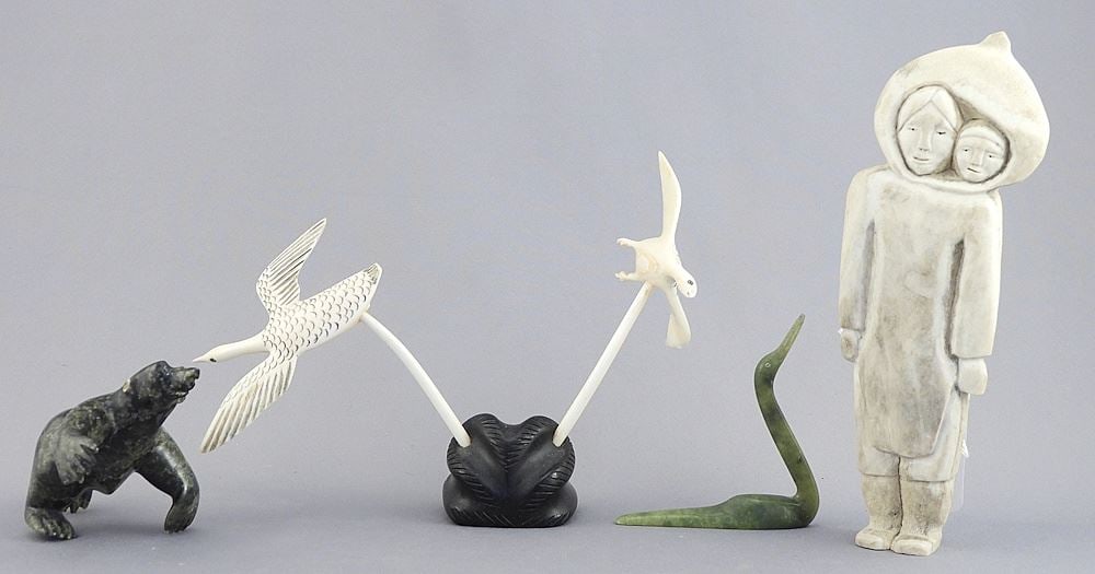 Lot of Small Inuit Carvings: Loon signed N. Ashoona/Bear (ear chipped) Etc. CDN BIDDERS ONLY.: Lot of Small Inuit Carvings: Loon signed N. Ashoona/Bear (ear chipped) Etc. CDN BIDDERS ONLY.