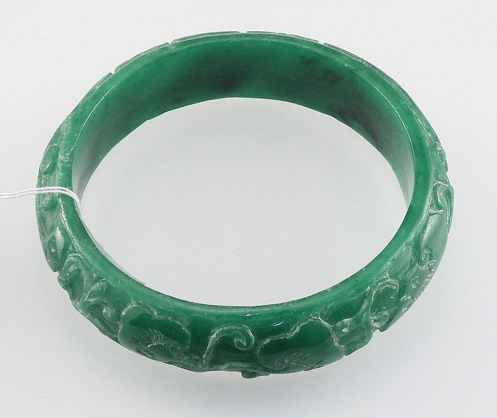 Vintage Hand Carved Chinese Jade Bracelet, 2 7/8" Diameter, 57.1g.: Vintage Hand Carved Chinese Jade Bracelet, 2 7/8" Diameter, 57.1g.