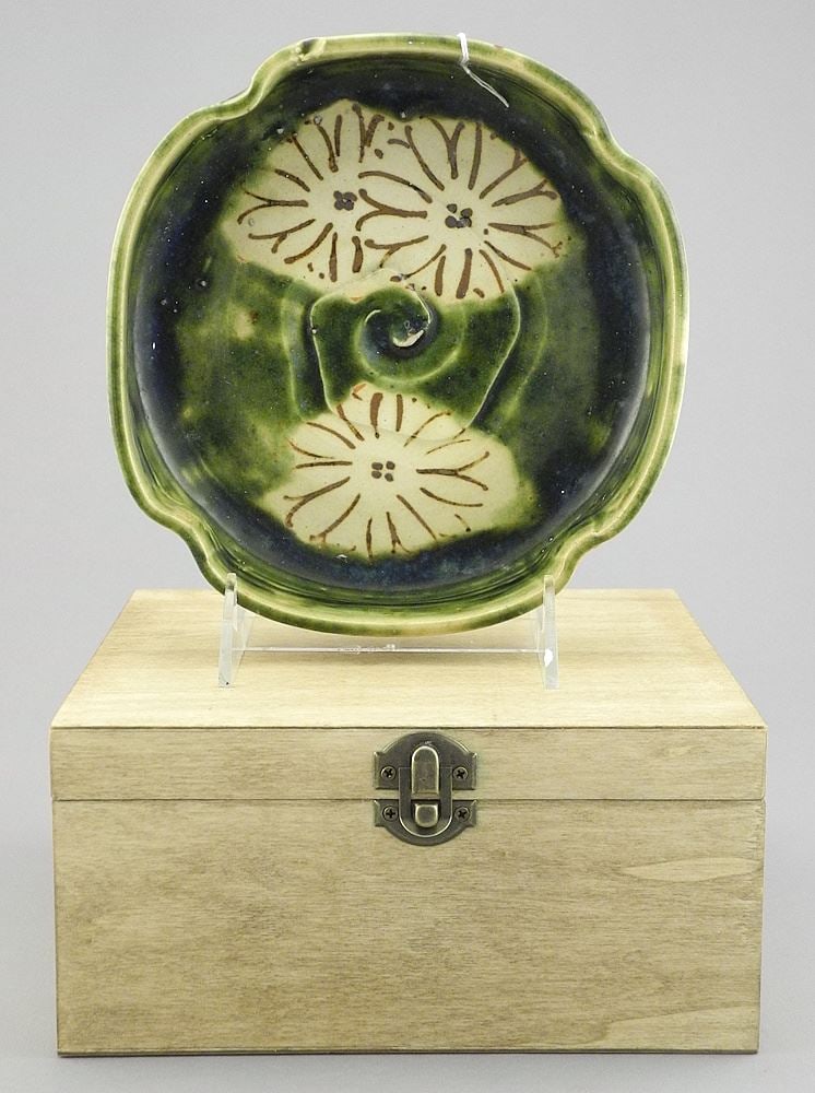 Japanese Oribe Ware Lobed Bowl with Box, 6 7/8"w.: Japanese Oribe Ware Lobed Bowl with Box, 6 7/8"w.