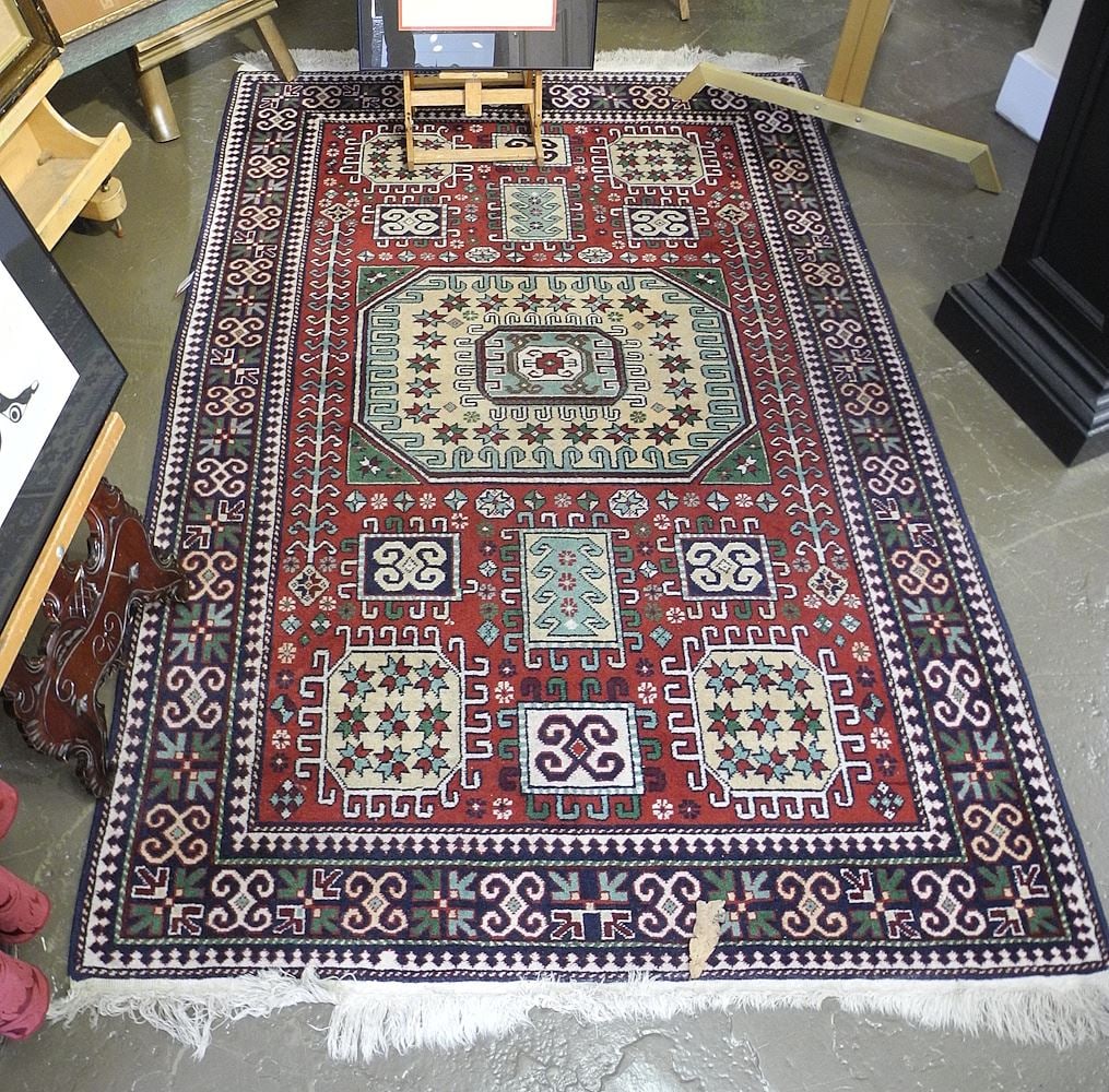 Hand Knotted Persian Carpet, 4'4" x 7'.: Hand Knotted Persian Carpet, 4'4" x 7'.