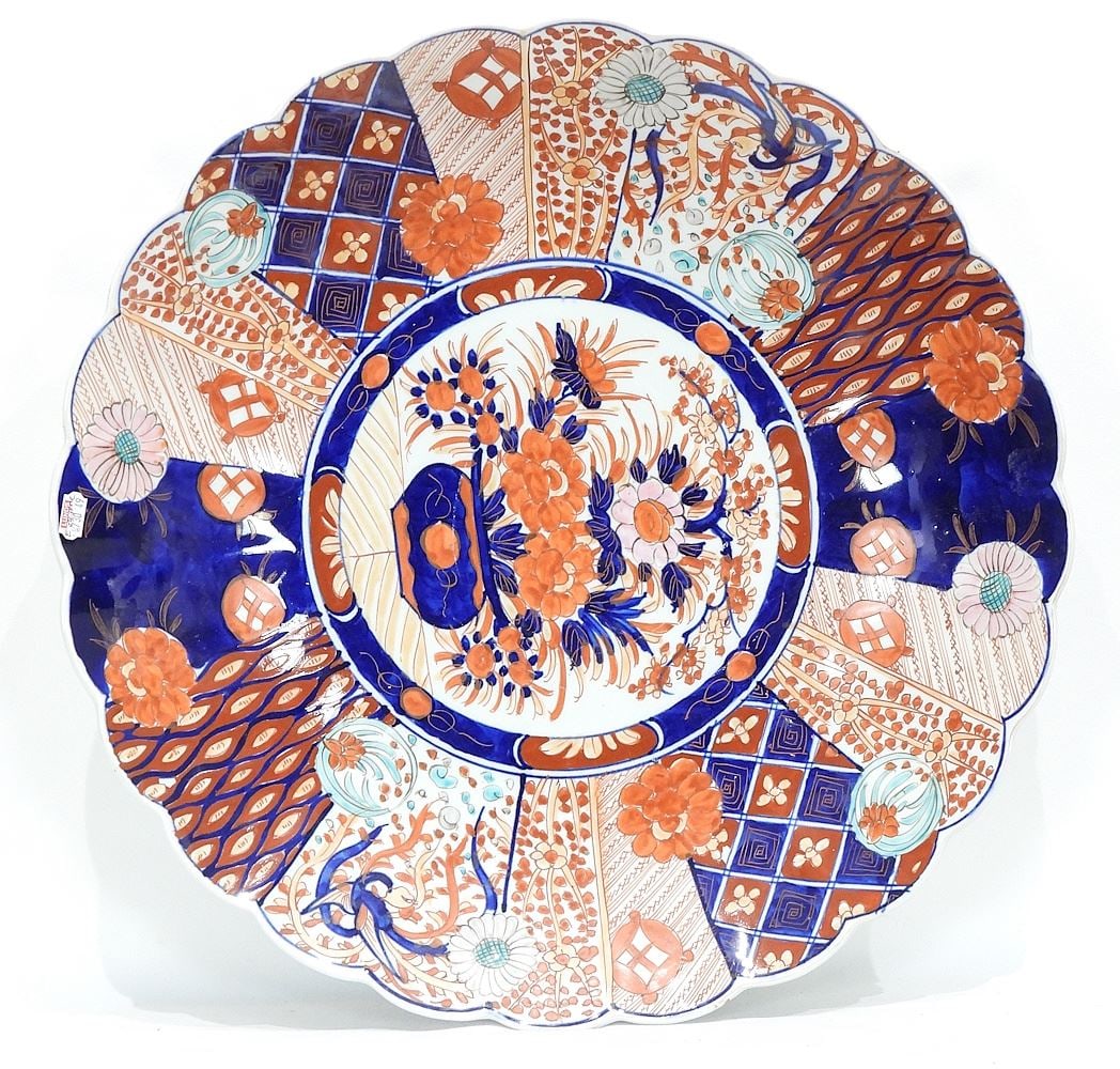 Japanese Imari Porcelain Charger, 18 3/8" Diameter.: Japanese Imari Porcelain Charger, 18 3/8" Diameter.