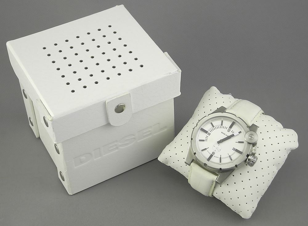 Diesel Five Bar D2-4237 251201 Wrist Watch. (1 of 6)