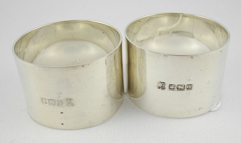 Pair of Hallmarked Silver Napkin Rings, 1 1/8"h, 70g, with Box. (1 of 4)
