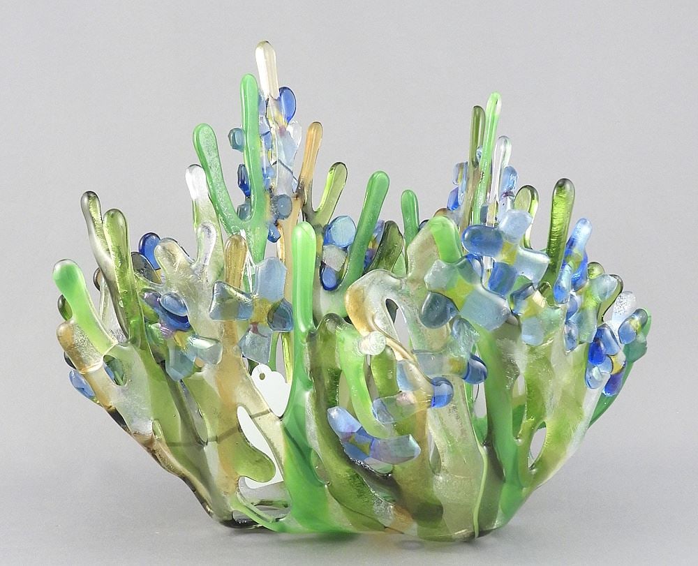 Art Glass Bowl signed Doroni (Lang), 7 1/4 x 8 5/8 x 6 7/8". (1 of 4)
