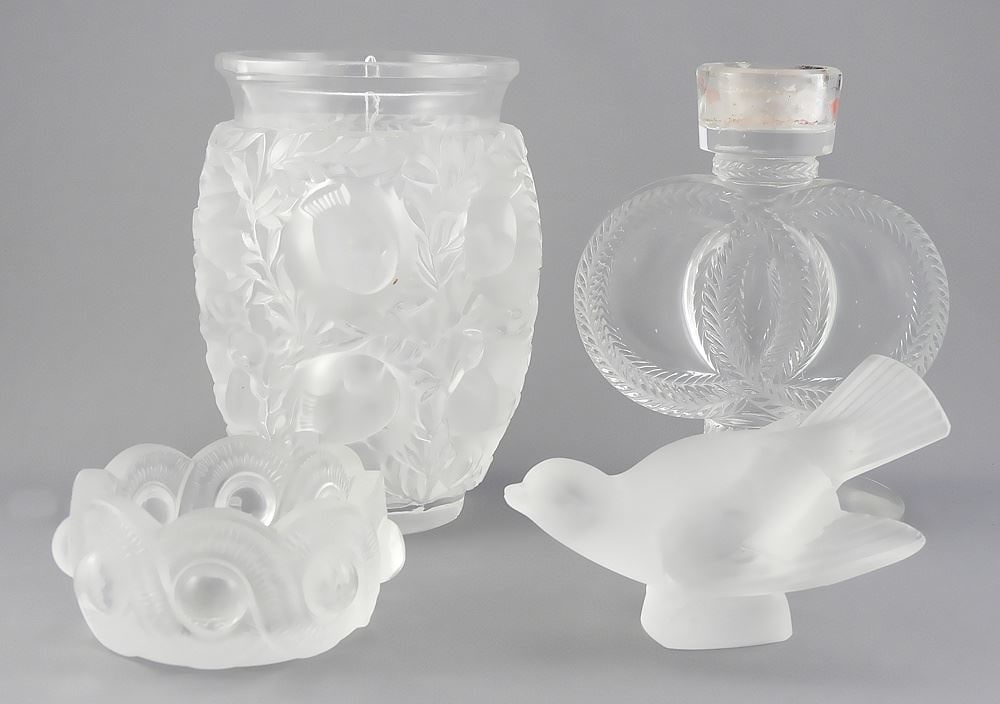 Four Lalique France Items: Bagatelle /Malmaison/Sparrow/Gao (all damaged): Four Lalique France Items: Bagatelle /Malmaison/Sparrow/Gao (all damaged)