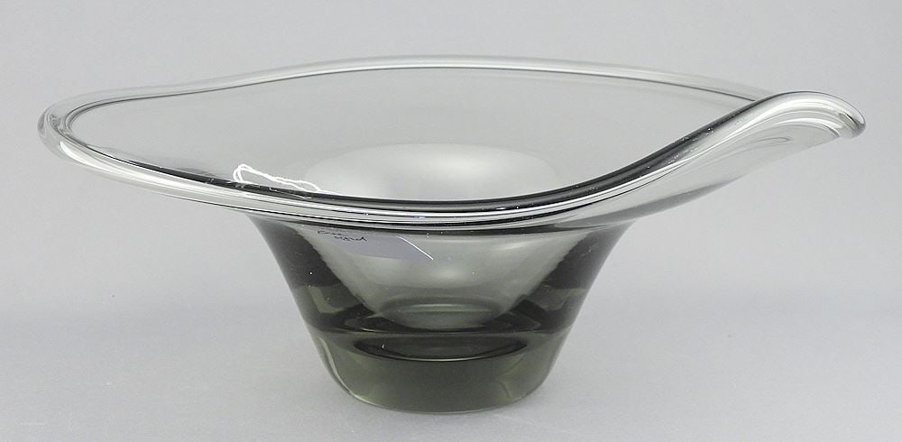 Kosta Sweden Glass Bowl, Vicke Lindstrand, LH1086, 4 1/4 x 10 1/4 x 10 1/2". (1 of 4)