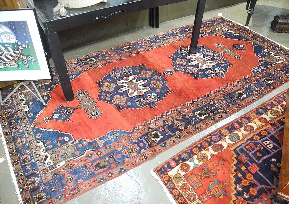Persian Wool & Cotton Mahal Carpet Approximately 10'2" x 5'9".: Persian Wool & Cotton Mahal Carpet Approximately 10'2" x 5'9".
