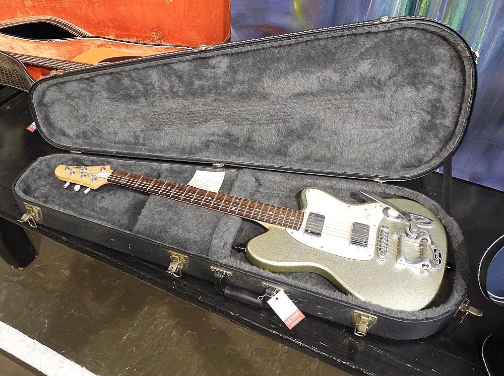 Ibanez TC825-FSL Talman Silver Metal Flake Electric Guitar, 38 1/2" L with Case. (1 of 4)