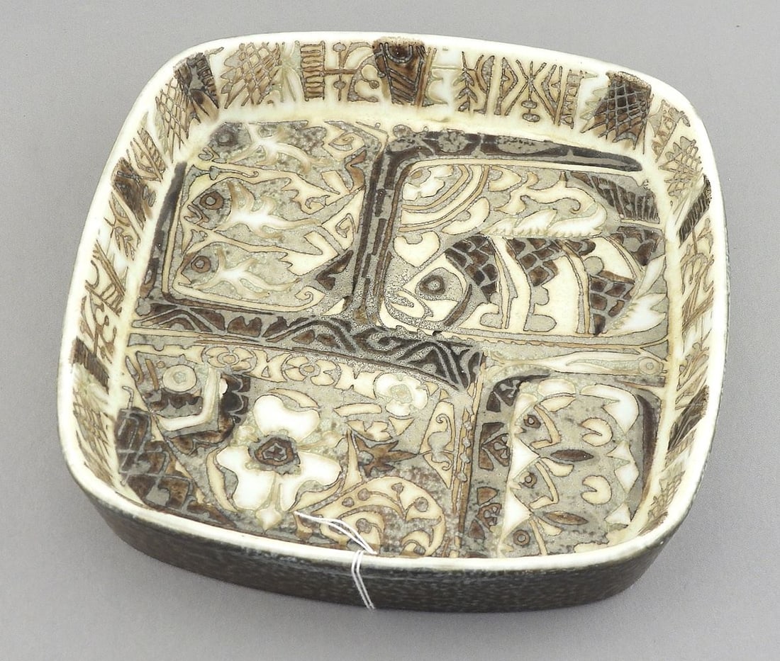 Royal Copenhagen Baca Dish, Nils Thorssen, 719/2883, 1 1/4 x 6 3/4 x 6 3/4". (1 of 3)