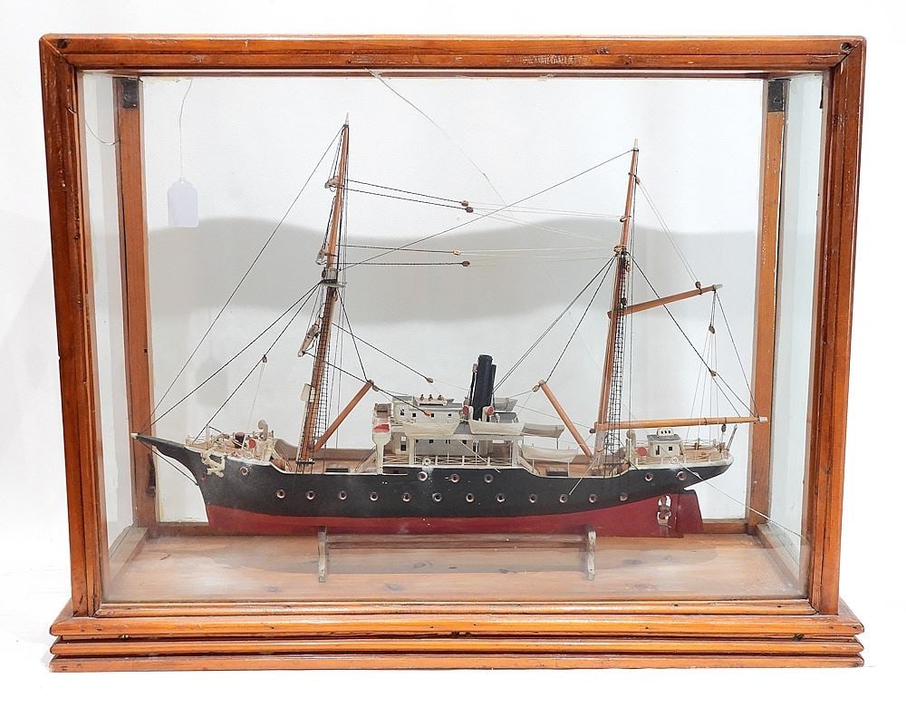 Ships Model of an Unnamed Vessel in Glass Case (cracked). (1 of 4)