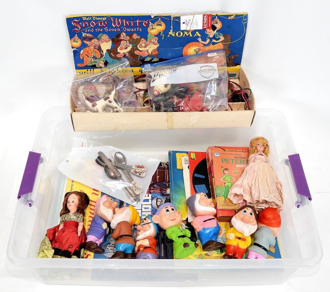 Collection of Vintage Disney Snow White & 7 Dwarves/Cutlery/Figures/ Recordings. (1 of 3)