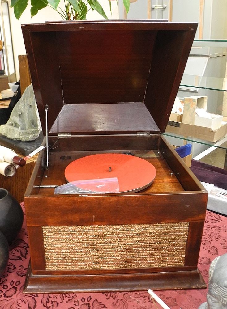 Pathe Pathephone No.B5056 Canada Phonograph, 13 1/2 x 18 x 18 3/4". (1 of 3)
