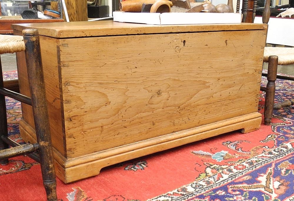 Canadiana Dovetail Pine Chest with Till, 17 7/8 x 35 1/4 x 18 1/2" (right mold missing). (1 of 2)