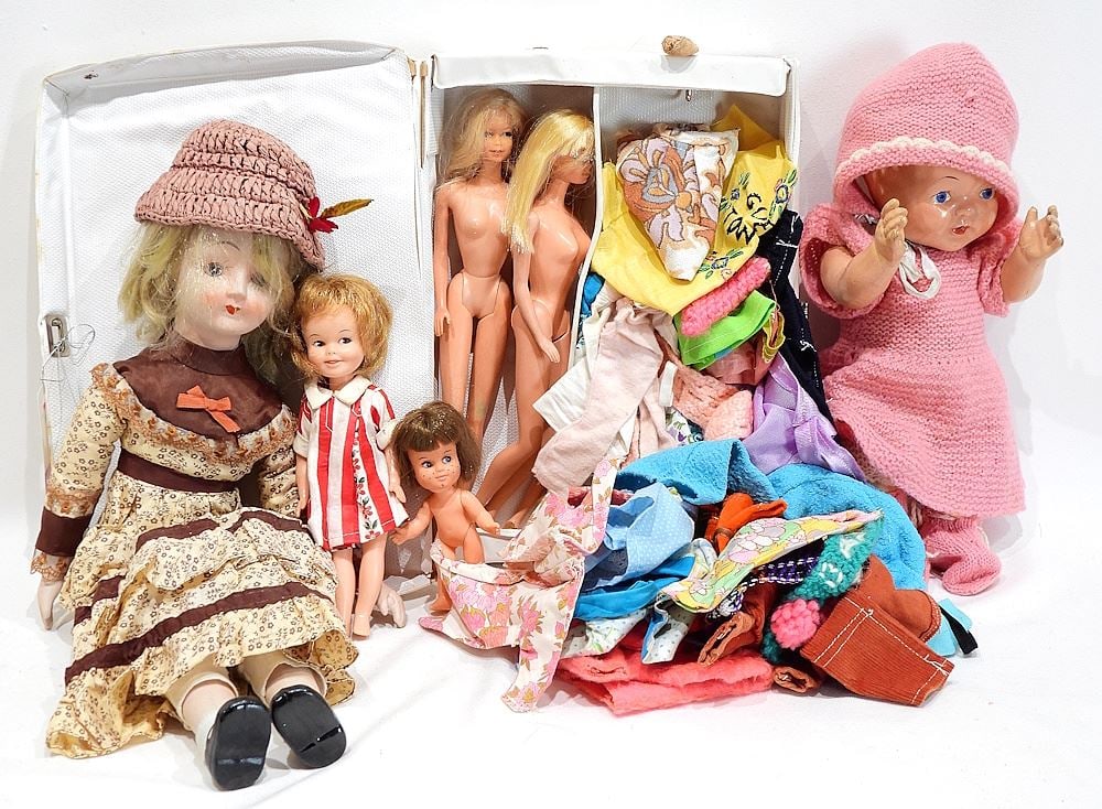 Barbie & Midge Case with Dolls/ Clothes/Porcelain/Composition. (1 of 2)