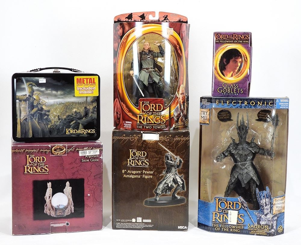 Collection of Lord of the Rings Pewter Ornaments/Snow Globe/ Figurines. (1 of 3)