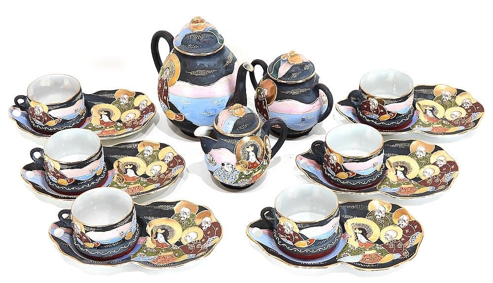 Kutani Porcelain Tea Service, Pot 7"h (1 cup cracked). (1 of 2)