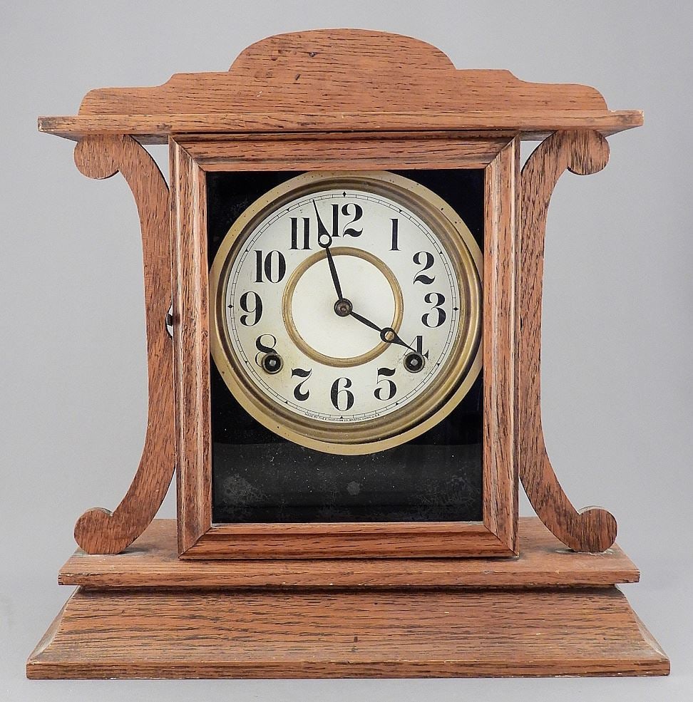 Ingraham Co. Bristol Conn. USA Oak Mantle Clock, 13 1/4"h. (1 of 4)