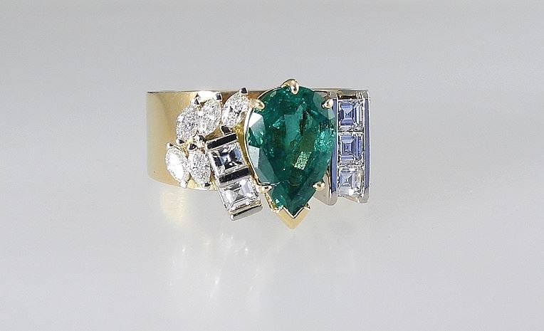 18K (marked) Yellow & White Gold Emerald (2.10ct) & Diamond Ring, Size 5 1/8, 11.2g.: 18K (marked) Yellow & White Gold Emerald (2.10ct) & Diamond Ring, Size 5 1/8, 11.2g.