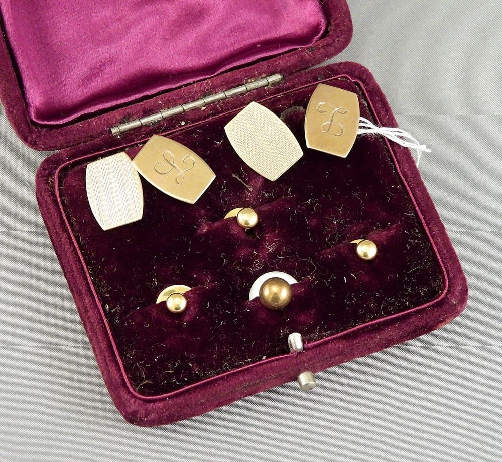 Pair of 9ct Hallmarked Gold Cufflinks & 3 Buttons w/Case, 7.1g. (1 of 2)