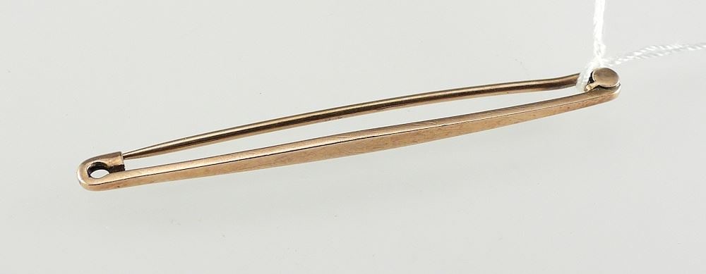 9ct Gold Bar Brooch, 2"L, 1.6g. (1 of 2)