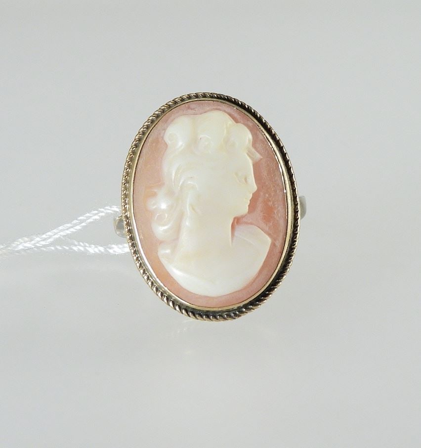 9ct (marked) Gold Cameo Ring, Size 5 1/2, 3.5g with Box. (1 of 3)
