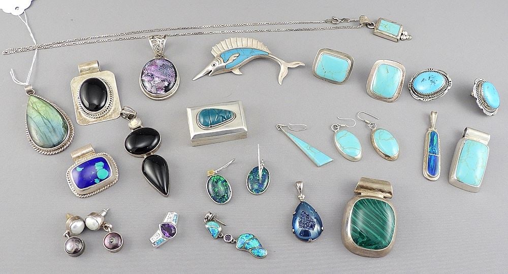 25 Pieces 925 Various Stone Set Earrings, Pendants, Box, etc, 231 grams.: 25 Pieces 925 Various Stone Set Earrings, Pendants, Box, etc, 231 grams.