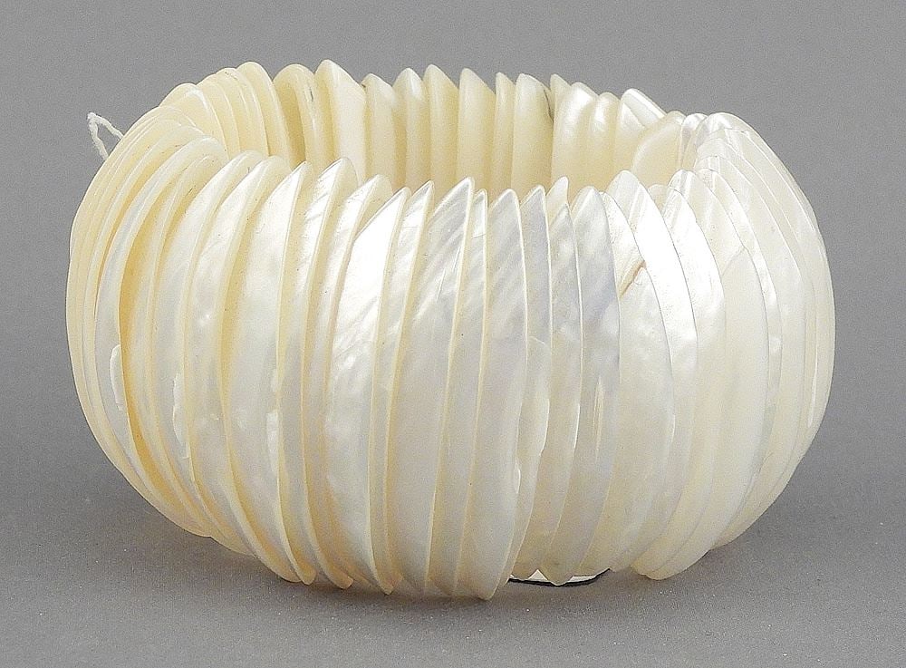 MOther of Pearl Section Elasticated Cuff Bracelet, 1 5/8"h, 135.6g.: MOther of Pearl Section Elasticated Cuff Bracelet, 1 5/8"h, 135.6g.