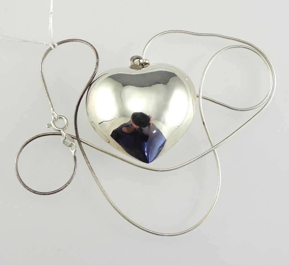 Sterling Silver (925) Puffed Heart (1 3/8"h) & Chain, 16 1/2"L, 12g.: Sterling Silver (925) Puffed Heart (1 3/8"h) & Chain, 16 1/2"L, 12g.