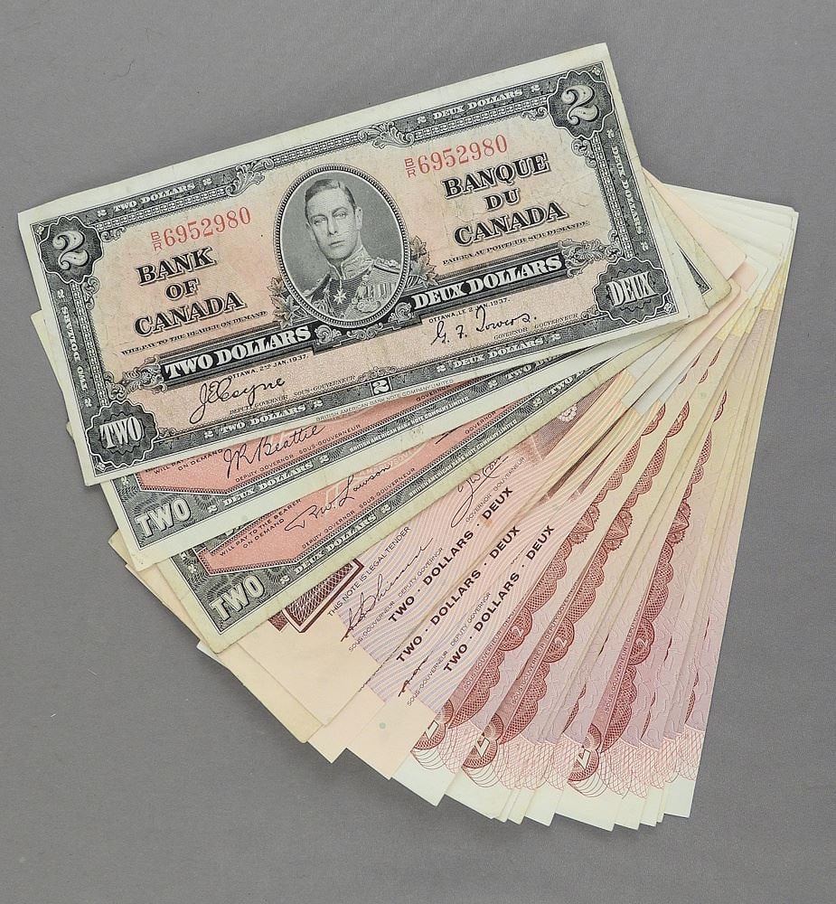 Seventeen Canadian $2 Notes: 1974 (10)/1986 (4)/1954 (2)/1937 (1). (1 of 3)