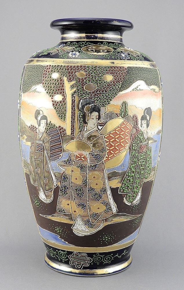 Export Satsuma Vase, 11 1/2"h.: Export Satsuma Vase, 11 1/2"h.