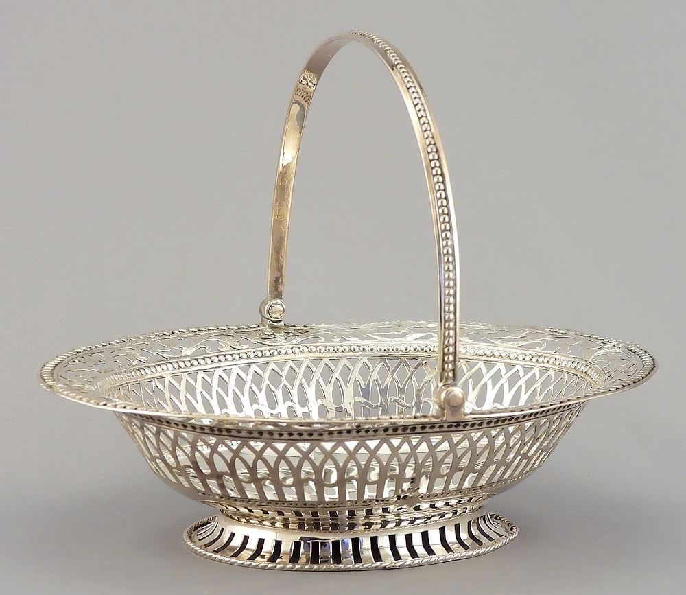 George III Silver Sweet Basket: London/1777, 6 1/4"L, 108g.: George III Silver Sweet Basket: London/1777, 6 1/4"L, 108g.