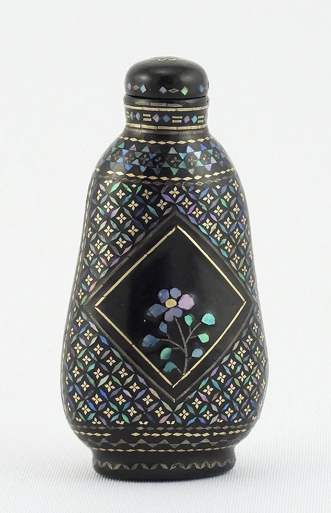 Chinese Lac Burgaute Snuff Bottle, 3"h, 22.4g. (1 of 6)