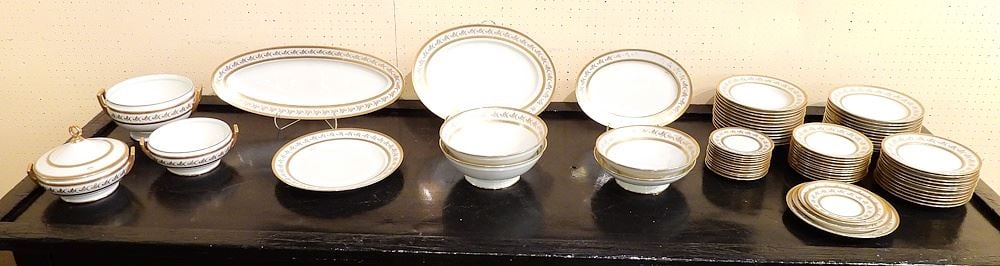 Twelve Place Settings Richard Ginori Torino Porcelain Dinner Service. (1 of 6)