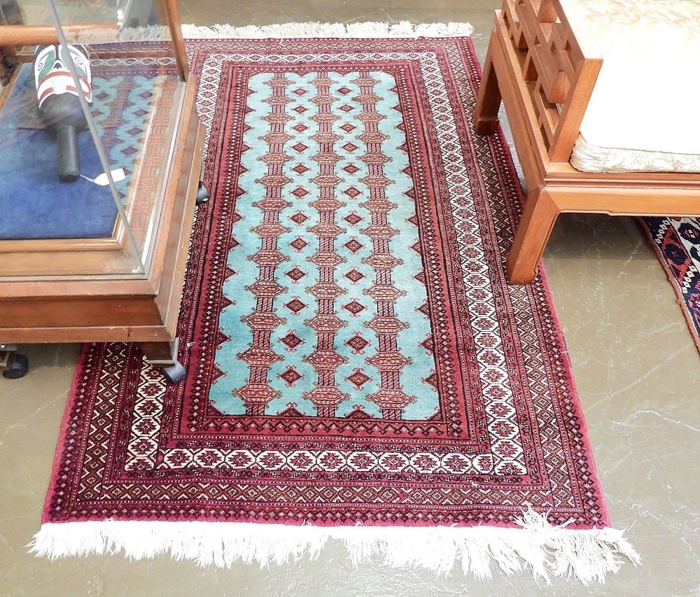 Turkemen Wool Carpet Approximately 3'5" x 5'9".: Turkemen Wool Carpet Approximately 3'5" x 5'9".
