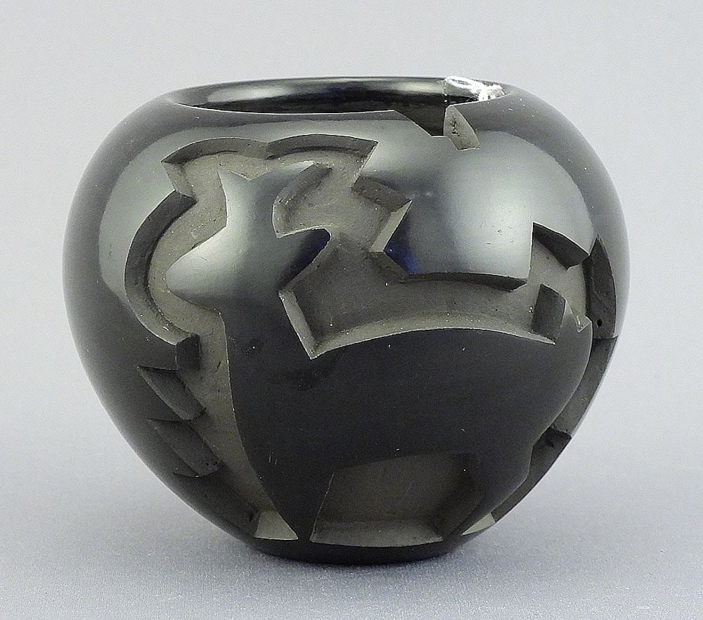 Santa Clara Pueblo Blackware Pot signed Madeline Naranjo, 2 3/4"h. (1 of 5)