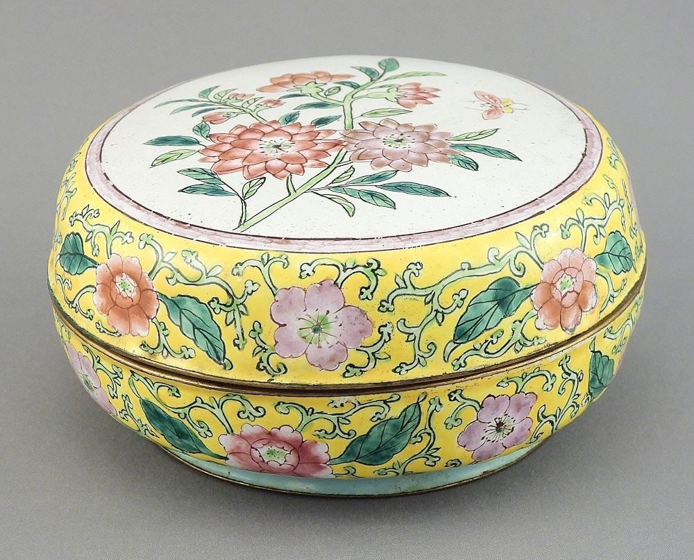 Chinese Carton Enamel Round Box, 4 3/4" Diameter. (1 of 4)