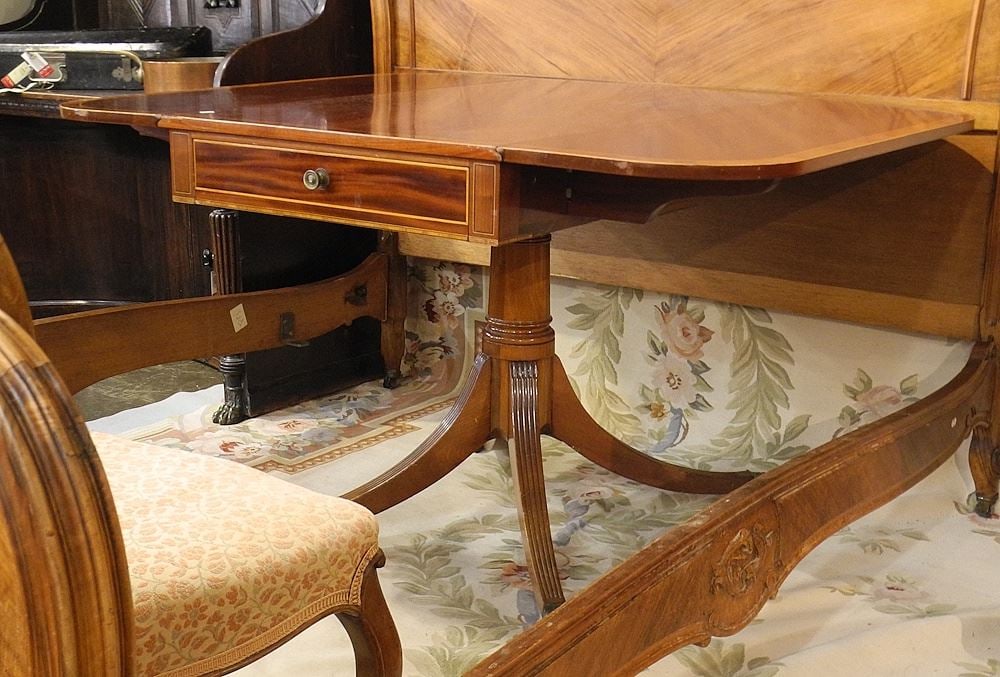Good Quality Banded Mahogany Duncan Fyfe Style Drop Side Dining Table, 39"L. (1 of 3)