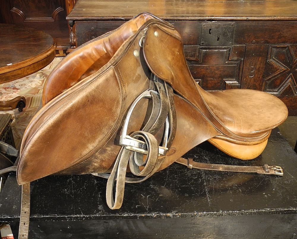 G. Passier & Sohn Hannover Leather Saddle, 26"L. (1 of 5)